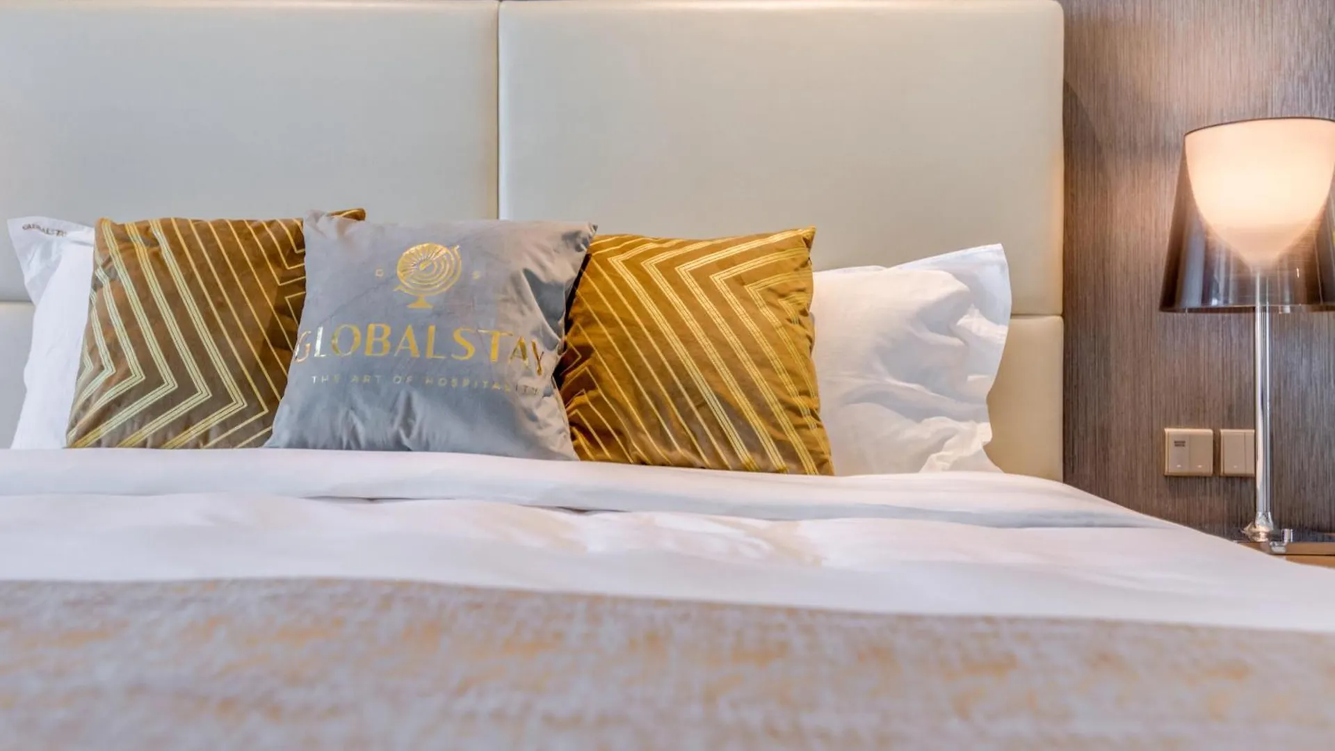 Globalstay Damac Towers By Paramount In Business Bay Dubai United Arab Emirates