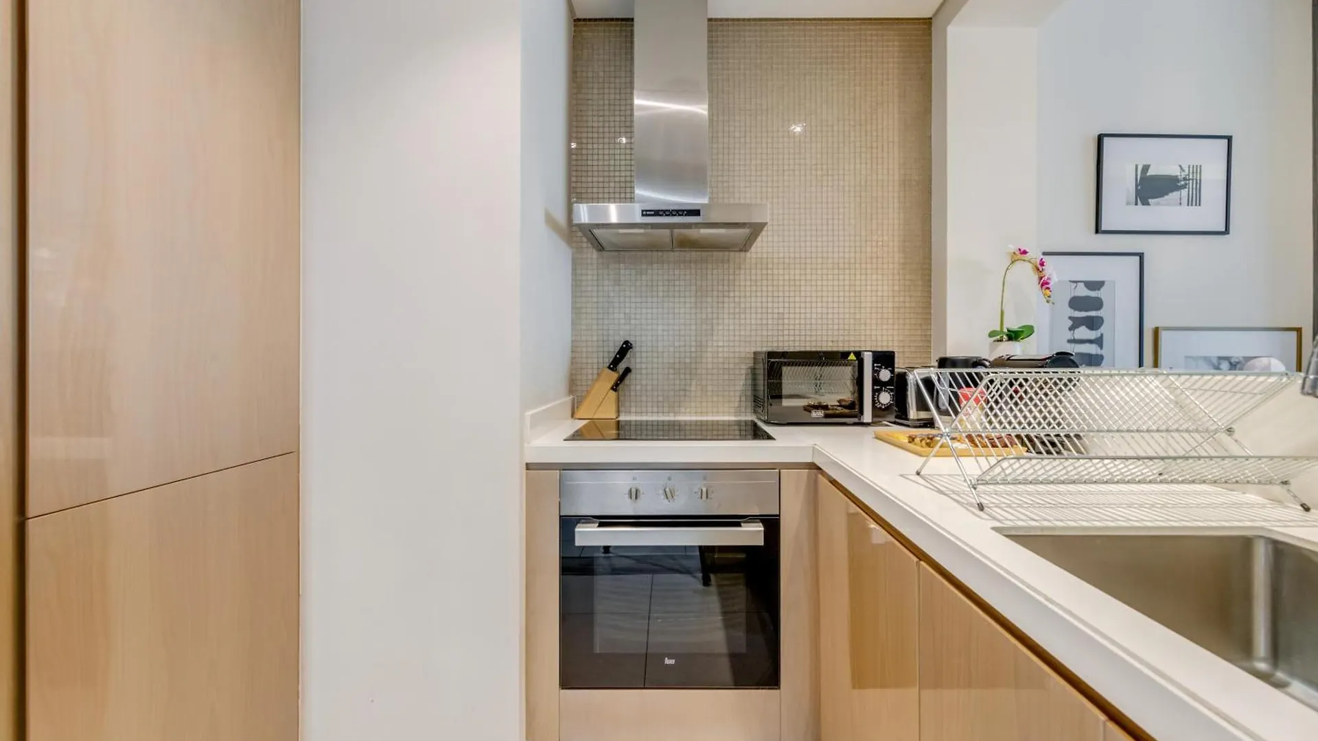 Globalstay Damac Towers By Paramount In Business Bay Dubai Apartment