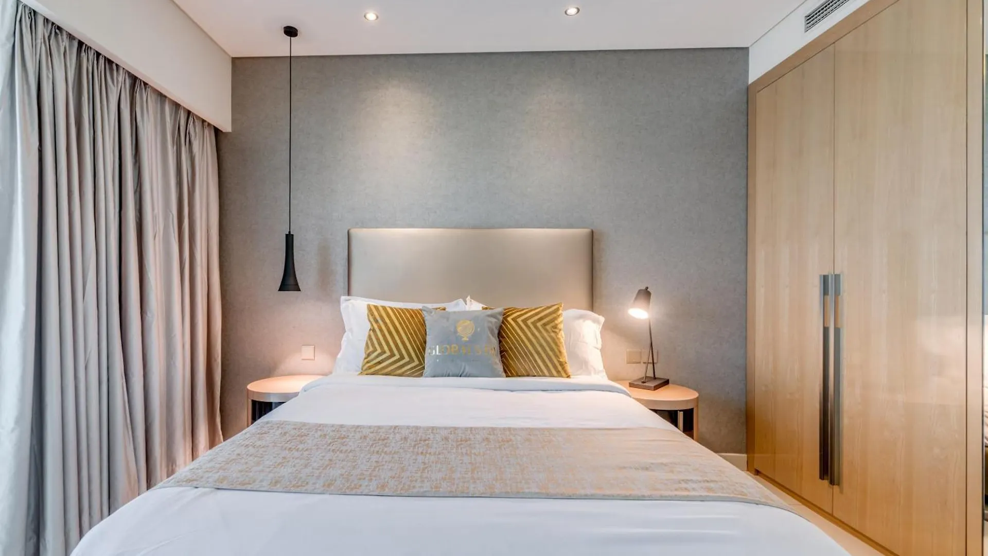 Globalstay Damac Towers By Paramount In Business Bay Dubai Apartment