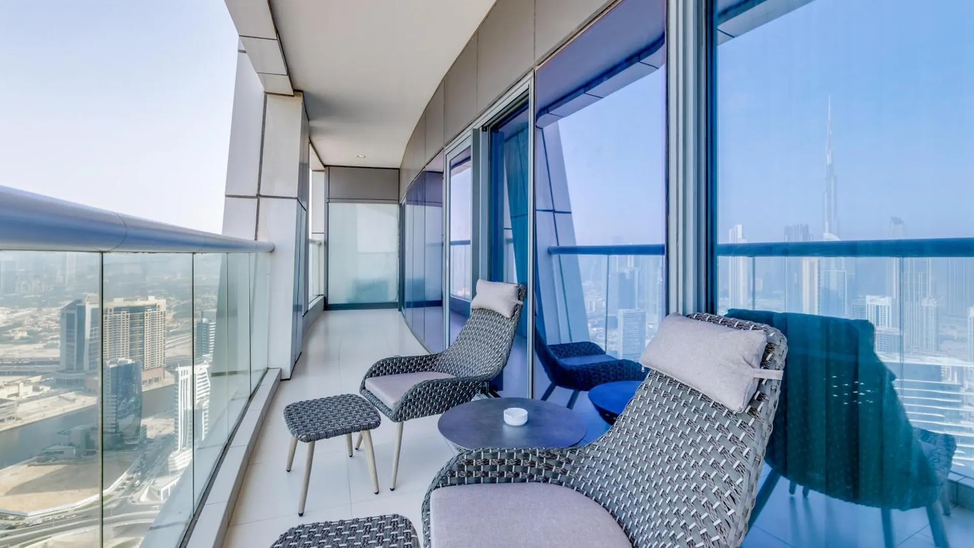 Globalstay Damac Towers By Paramount In Business Bay Dubai United Arab Emirates