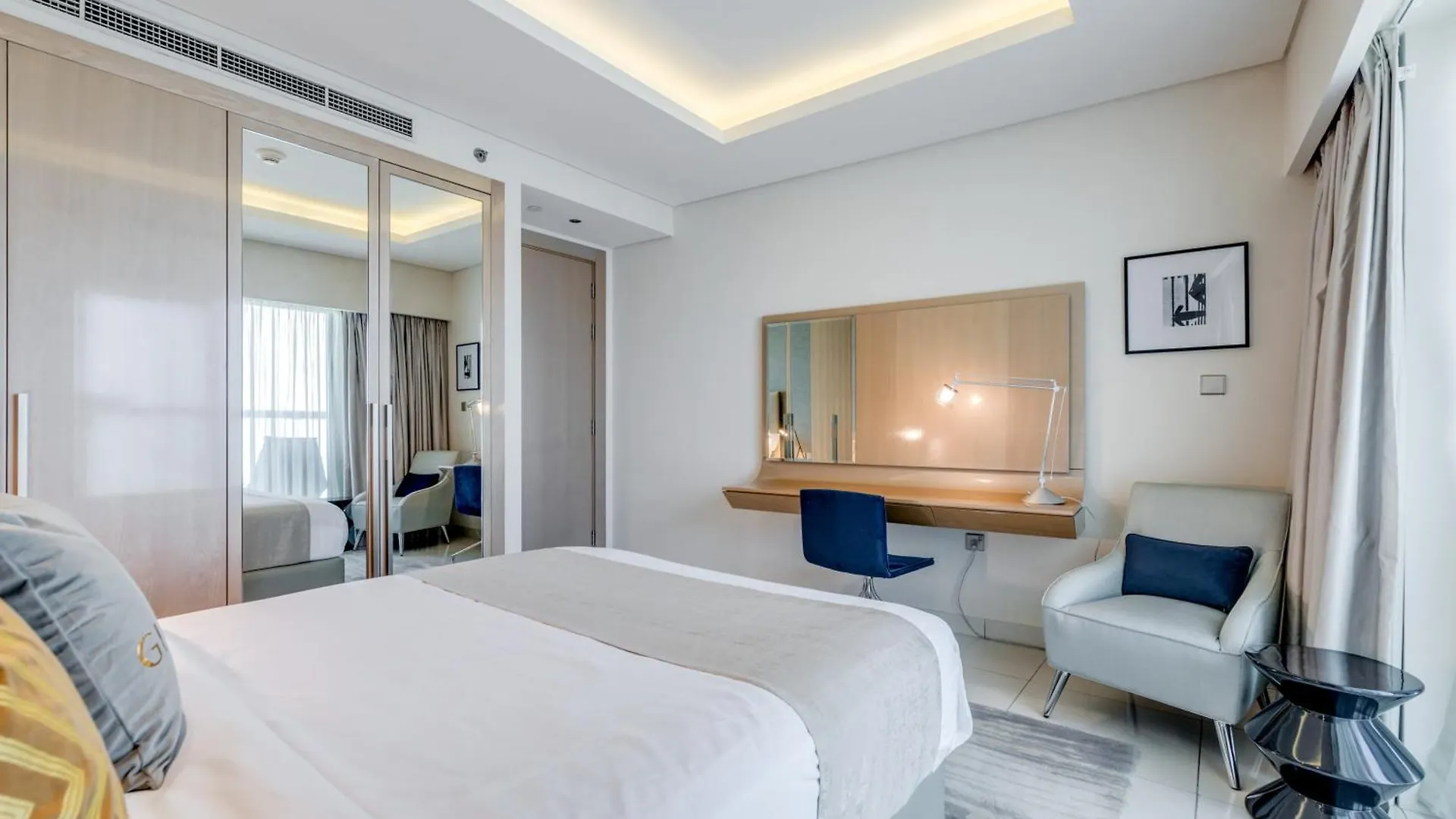 Globalstay Damac Towers By Paramount In Business Bay Dubai Apartment