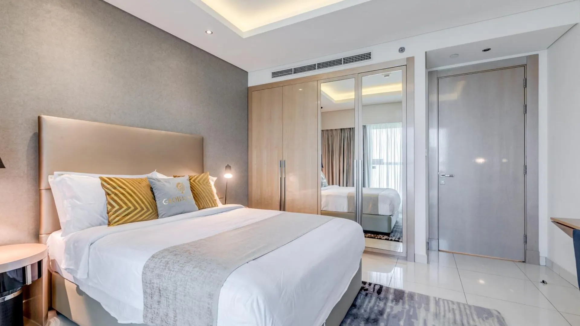 Globalstay Damac Towers By Paramount In Business Bay Dubai